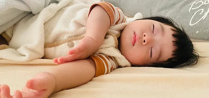 寝ている赤ちゃん