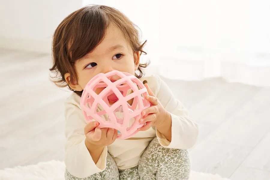 キュムットで遊ぶ子供