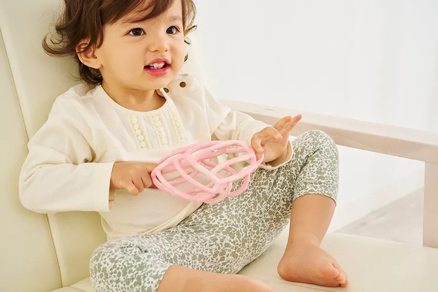 キュムットで遊ぶ子供