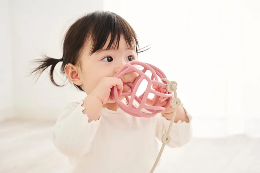 キュムットで遊ぶ子供